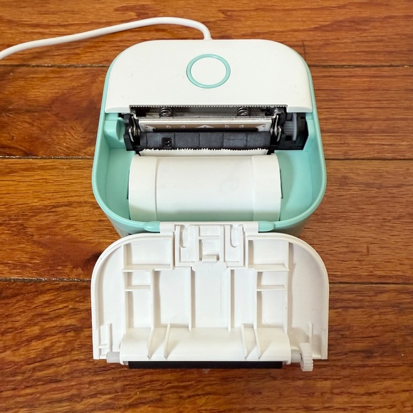 Phomemo T02 Inkless Mini Printer with 3 Roll Pack of Adhesive Paper - Picture 3 of 11